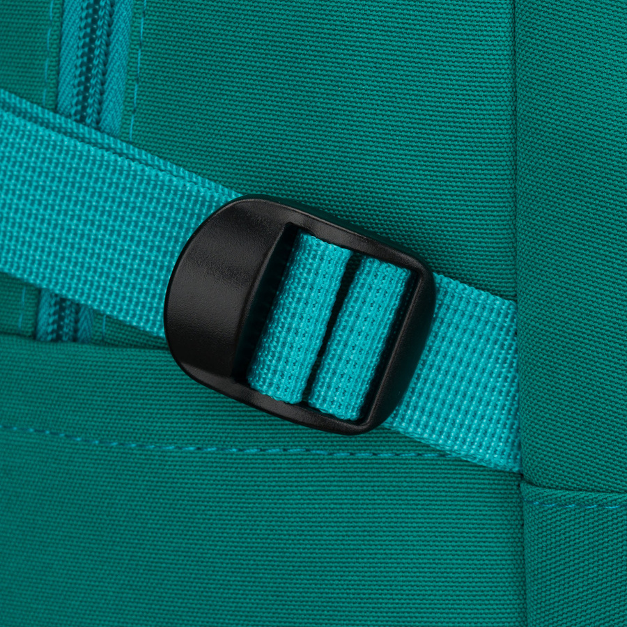 Zielony, młodzieżowy plecak szkolny z poliestru zawieszony na regulowanych szelkach - Peterson