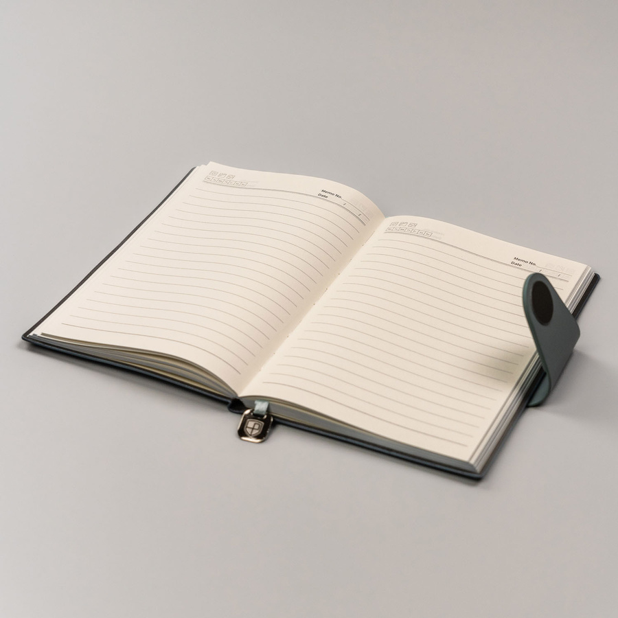 Notatnik w formacie A5 w błękitnym kolorze z magnetycznym zapięciem i wbudowaną zakładką - Peterson