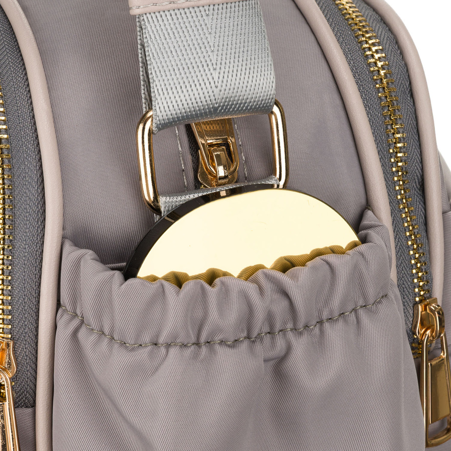 Nylonowa listonoszka damska w szarym kolorze, zamykana suwakiem i klipsem magnetycznym - Peterson