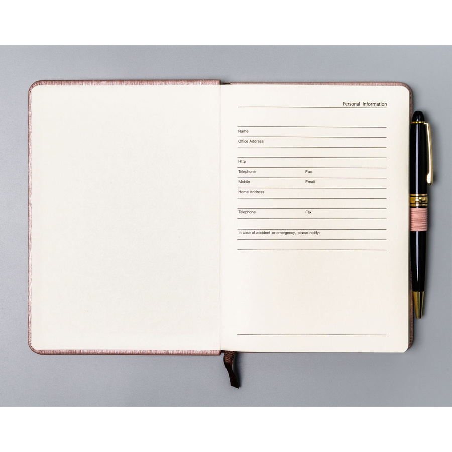 Różowy notes w formacie B6 zadrukowany w linie, wyposażony w gumkę zamykającą - Peterson