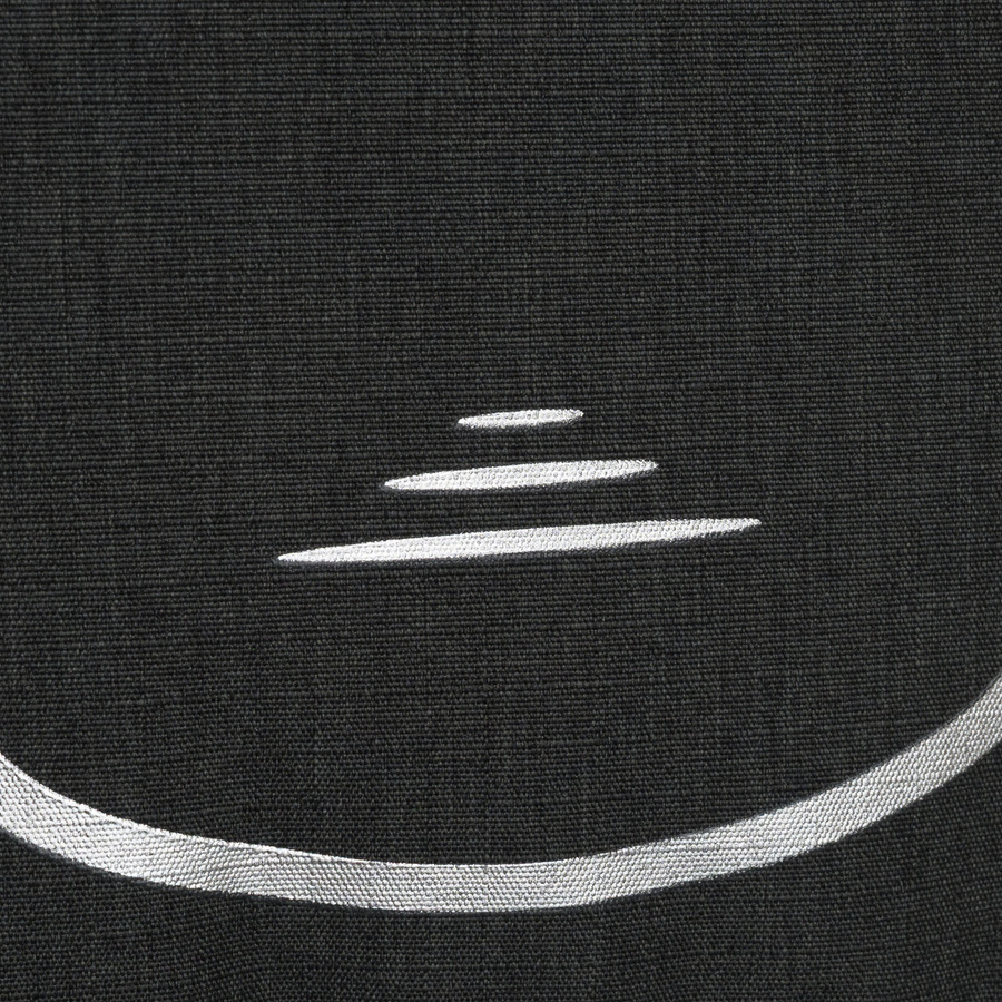 Czarny, turystyczny plecak zawieszony na regulowanych szelkach - Peterson