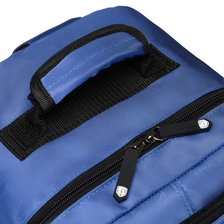 Podróżny plecak z wodoodpornego poliestru w niebieskim kolorze zawieszony na regulowanych szelkach - Peterson