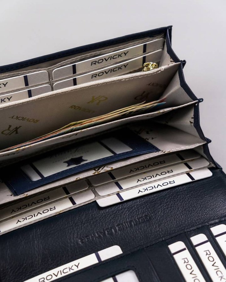 Portfel damski z lakierowanej skóry naturalnej zamykany na zatrzask - Rovicky
