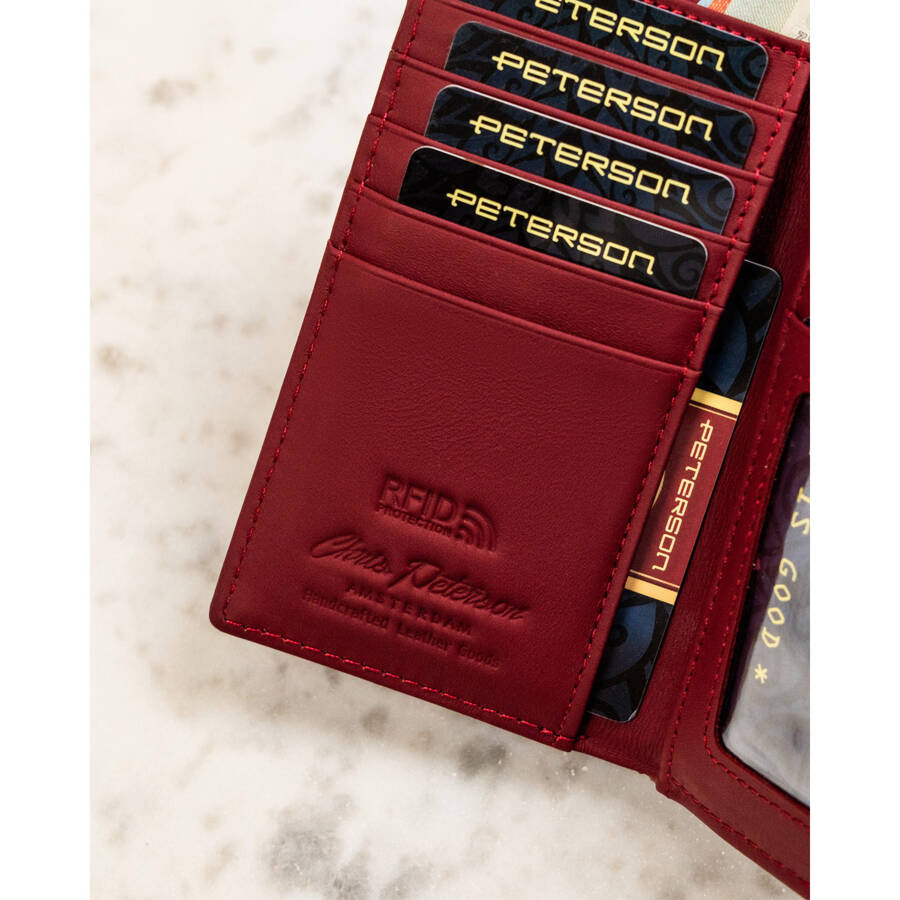 Czerwony portfel damski lakierowany na zatrzask i bigiel - Peterson