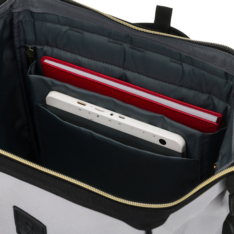 Plecak damski z poliestru w szaro-czarnym kolorze, idealny na bagaż podręczny - Peterson