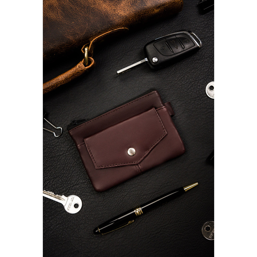 Etui ze skóry naturalnej w brązowym kolorze z kieszonkami na suwak