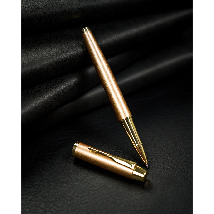 Złoty metalowy długopis w eleganckim pudełku z wymiennym wkładem - Peterson