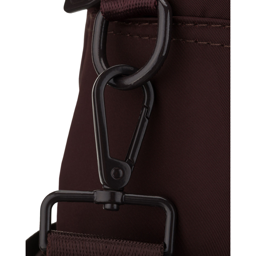 Listonoszka damska z poliestru w bordowym kolorze zawieszona na uchwytach i doczepianym pasku - Peterson