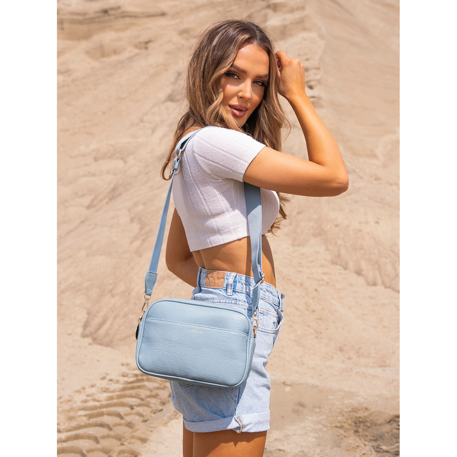 Niebieska listonoszka damska crossbody z wąskim i szerokim paskiem na ramię eko skóra Peterson