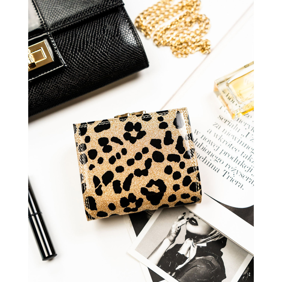 Mały portfel damski ze skóry ekologicznej i naturalnej w złotym kolorze - Peterson