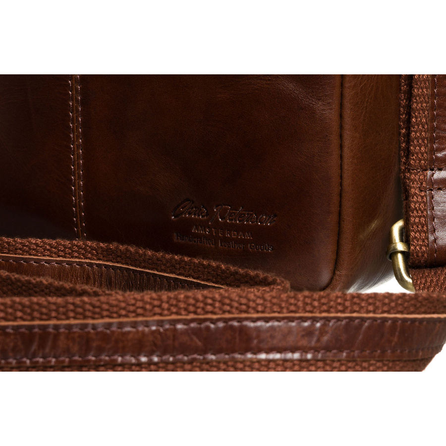 Brązowa listonoszka męska ze skóry naturalnej, zamykana suwakiem - Peterson
