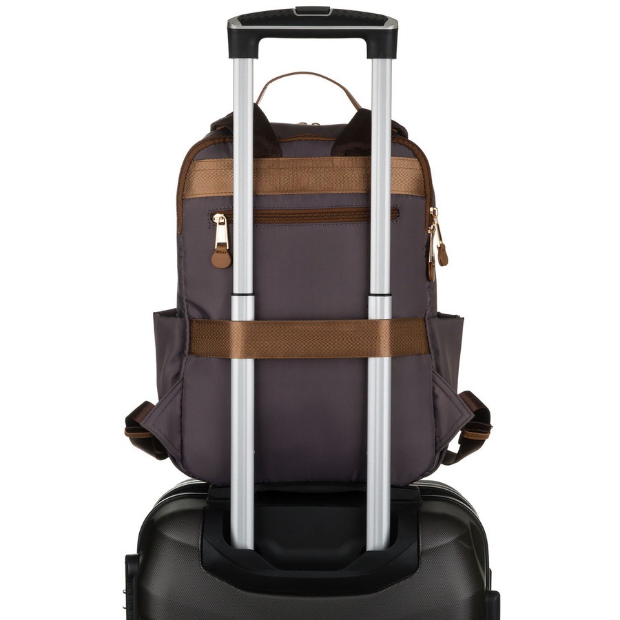 Plecak damski w szarym kolorze, zawieszony na regulowanych szelkach i zamykany suwakiem - Peterson