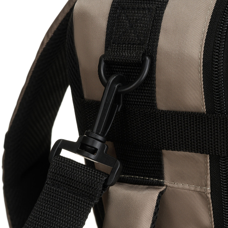 Dwukomorowy, szary plecak podróżny zawieszony na oddychających szelkach - Peterson