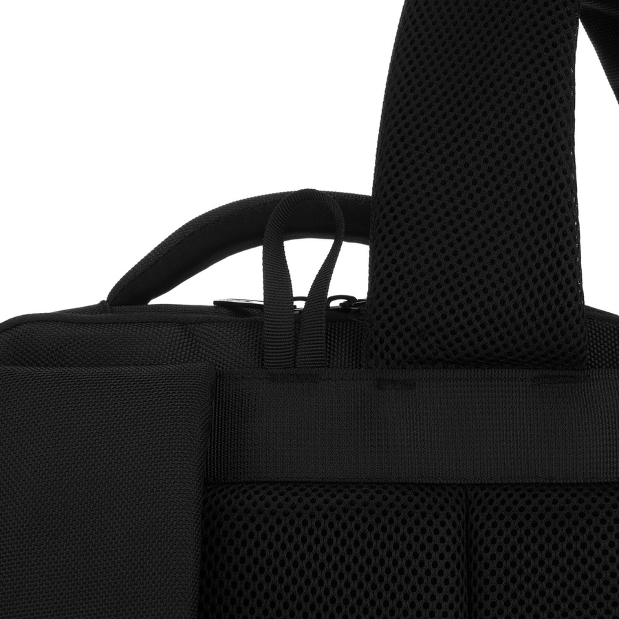 Plecak podróżny z poliestru w czarnym kolorze zawieszony na regulowanych szelkach - Peterson