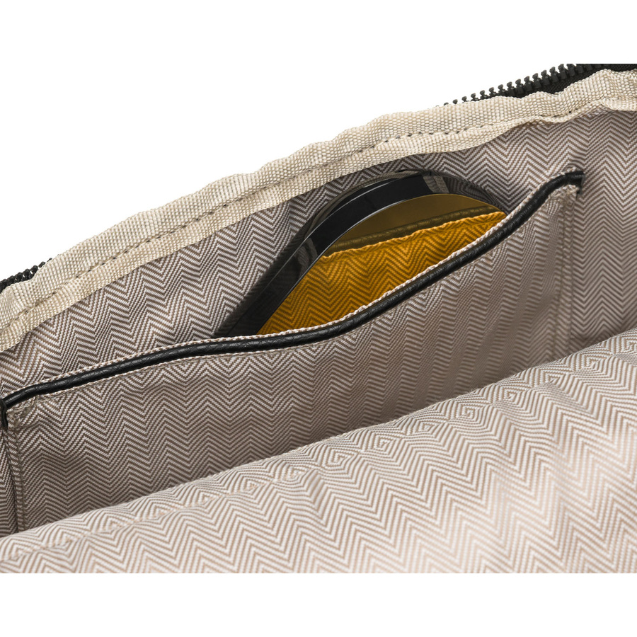 Czarna saszetka damska ze skóry ekologicznej z kieszenią na rewersie - Peterson