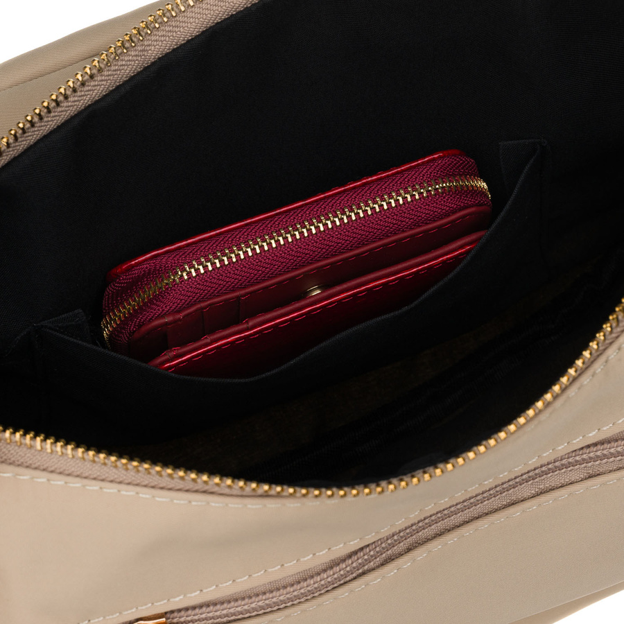 Listonoszka damska w beżowym kolorze wykonana z nylonu - Peterson