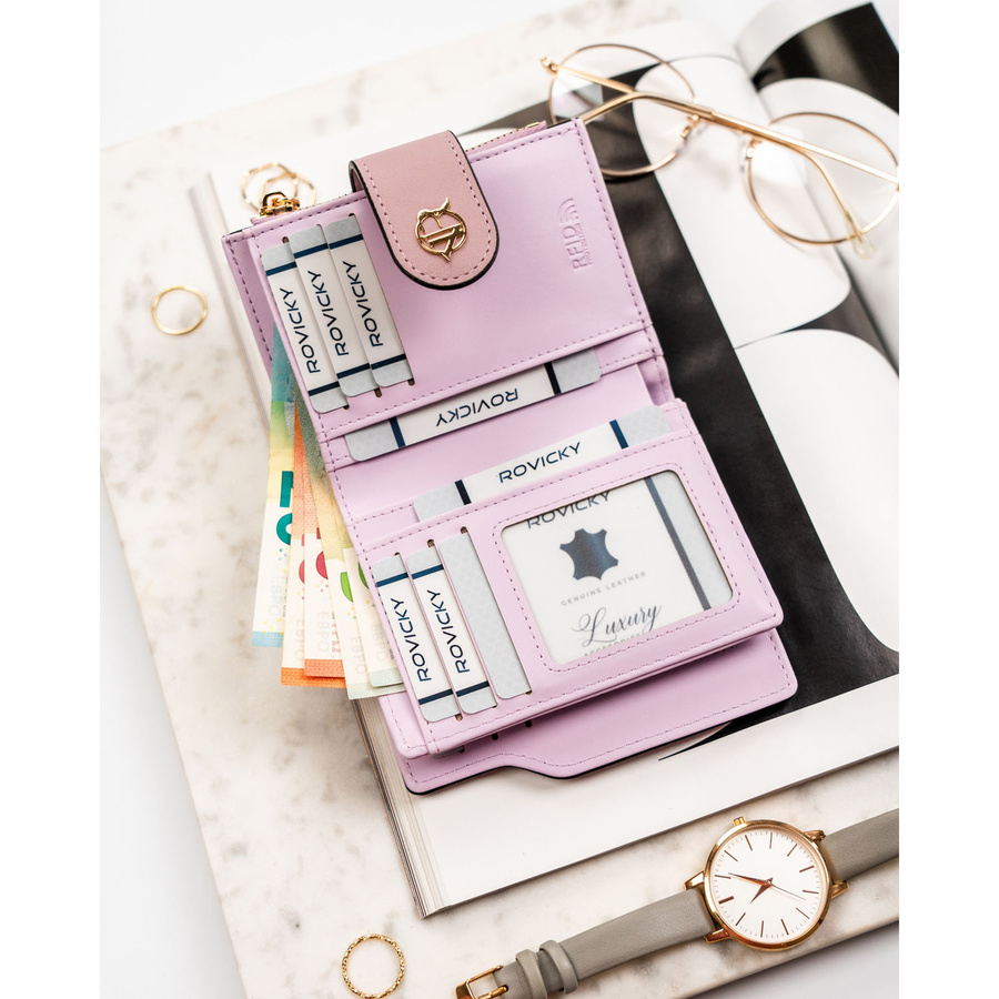 Portfel damski ze skóry ekologicznej w różowym kolorze, wyposażony w system RFID - Rovicky