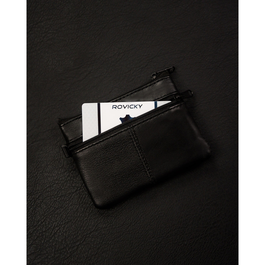 Czarna kluczówka ze skóry naturalnej z kieszonkami na suwak