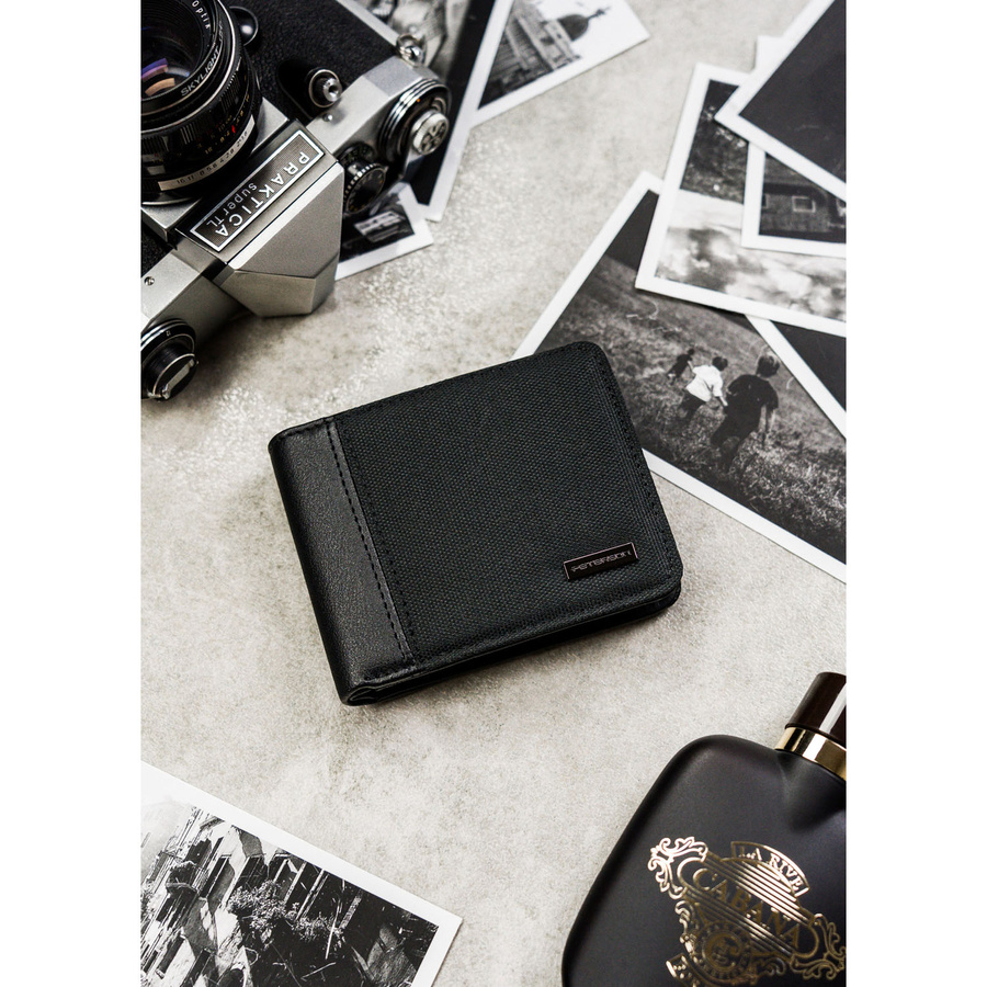 Czarny, kompaktowy portfel męski wykonany ze skóry ekologicznej - Peterson