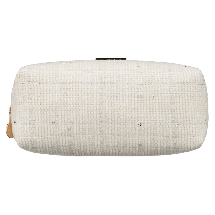 Pojemna kosmetyczka damska wykonana z materiału syntetycznego w beżowym kolorze, zamykana suwakiem - Rovicky