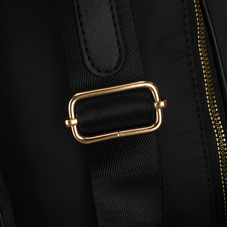 Czarny plecak damski z nylonu i skóry ekologicznej zawieszony na regulowanych szelkach - Peterson