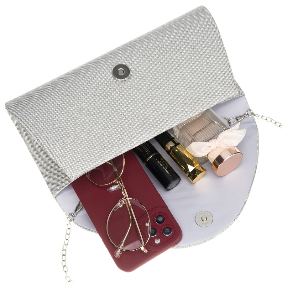 Brokatowa kopertówka damska wykonana z tkaniny syntetycznej w srebrnym kolorze - Rovicky