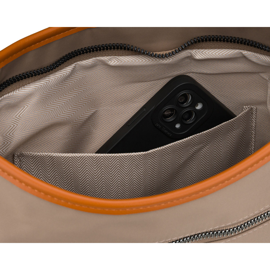 Miejska torebka damska z poliestru i skóry ekologicznej w beżowym kolorze, jednokomorowa i zamykana suwakiem - Peterson