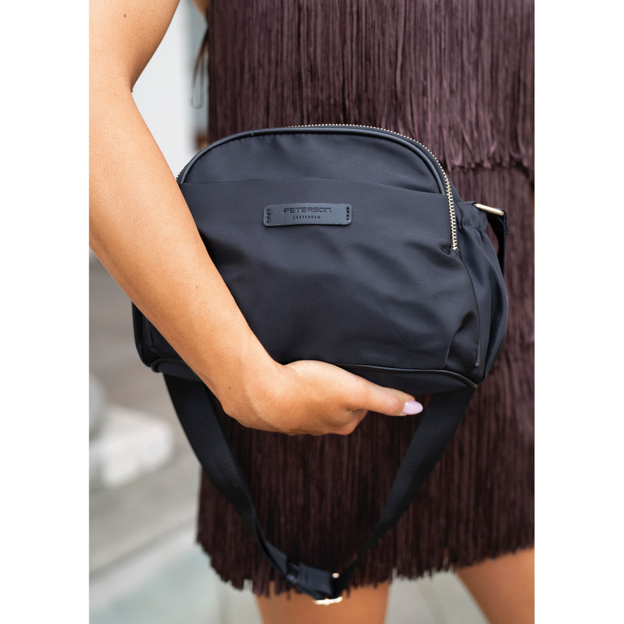 Nylonowa, czarna listonoszka damska, jednokomorowa z sześcioma kieszeniami - Peterson