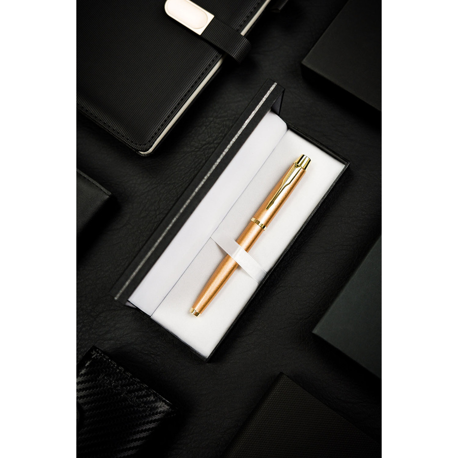 Złoty metalowy długopis w eleganckim pudełku z wymiennym wkładem - Peterson
