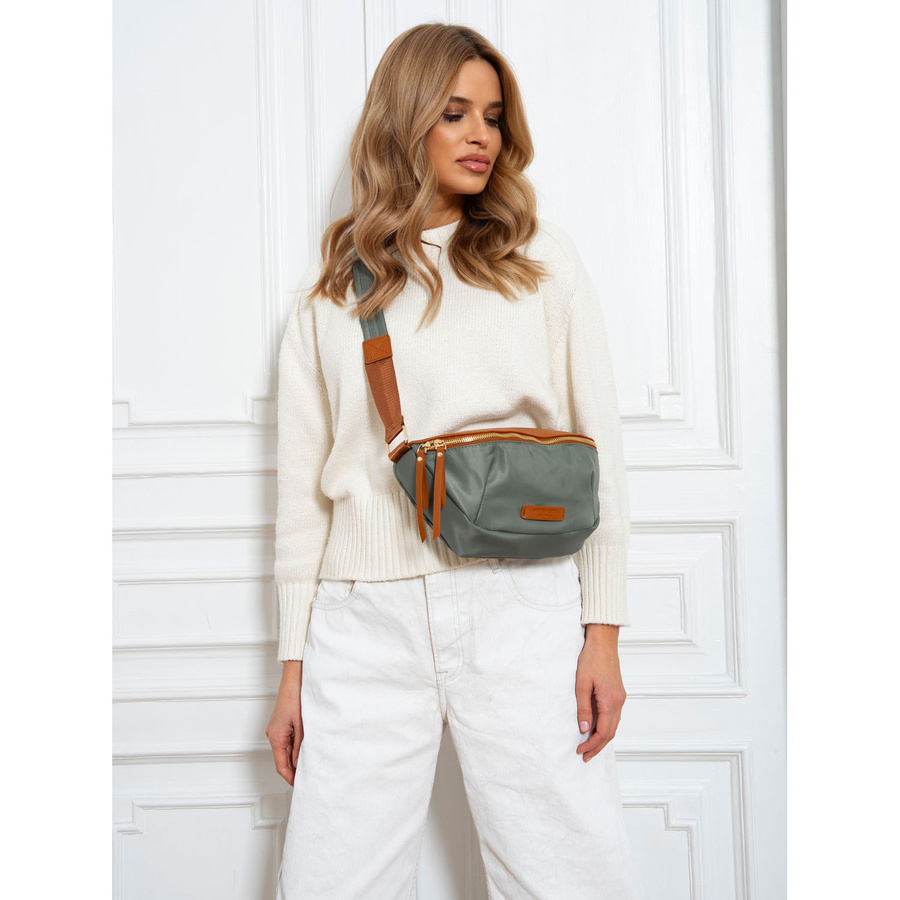 Nerka damska z nylonu i skóry ekologicznej w zielono-brązowym kolorze zawieszona na regulowanym pasku - Peterson