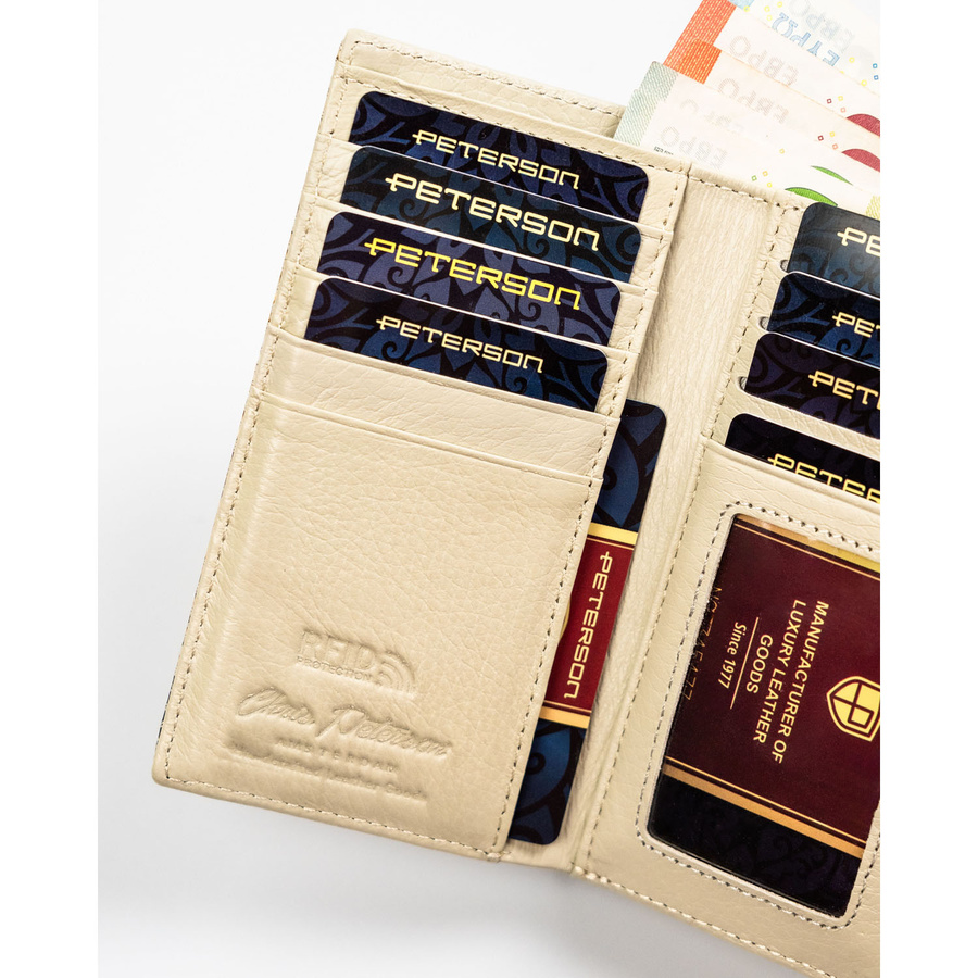 Portfel damski na bigiel i zatrzask wykonany ze skóry naturalnej ze wzorem imitującym skórę węża - Peterson