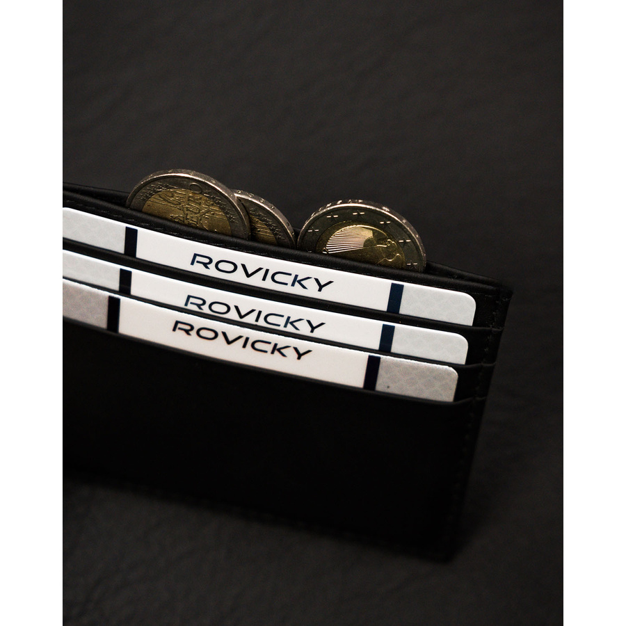 Skórzane etui na karty i dokumenty w czarnym kolorze