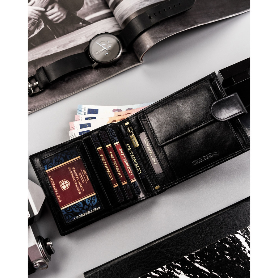 Czarny, duży portfel męski wykonany ze skóry naturalnej i zamykany na zatrzask - Peterson