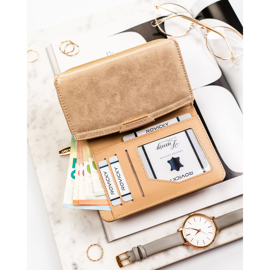 Beżowy, poziomy portfel damski ze skóry ekologicznej zamykany na zatrzask - Rovicky
