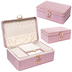 Elegancka szkatułka w różowym kolorze zamykana na zatrzask i kluczykiem - Peterson