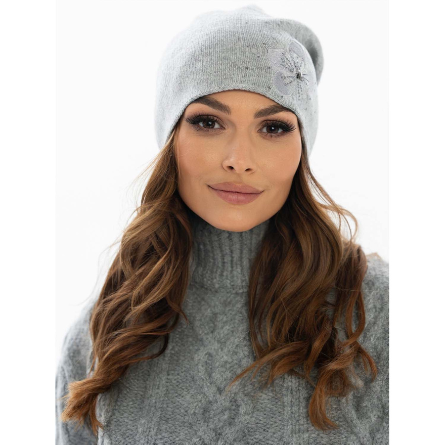 Szara czapka z haftem kwiatowym i kryształkami - Peterson