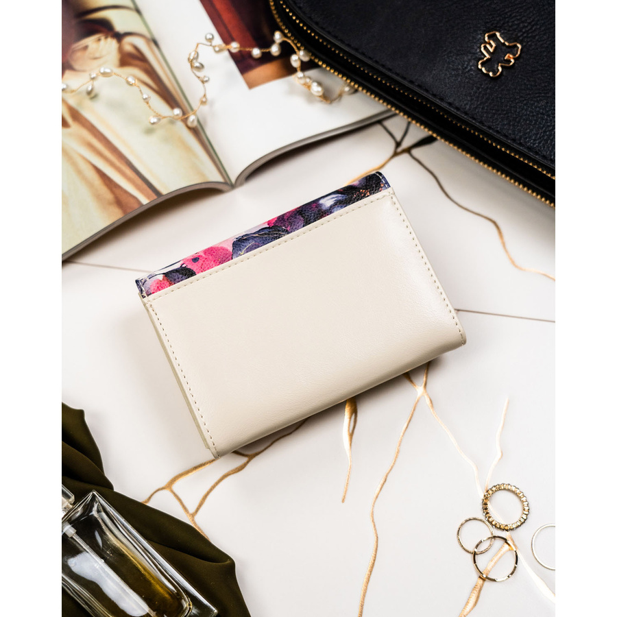 Elegancki portfel damski w kwiaty wykonany ze skóry naturalnej i ekologicznej - Peterson