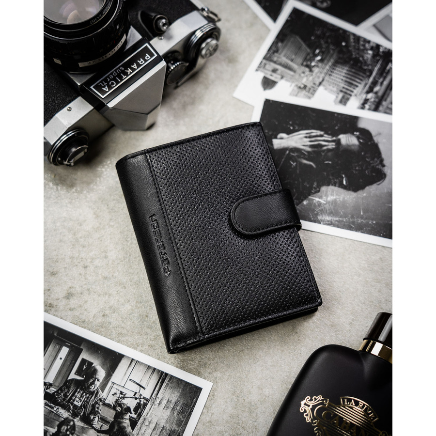 Skórzany, czarny portfel męski w orientacji pionowej zamykany zatrzaskiem - Peterson