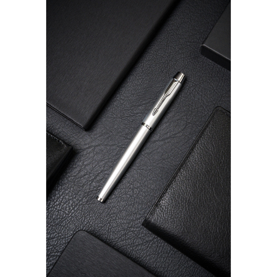 Długopis metalowy w odcieniach srebra i szarości z czarnym wkładem - Peterson