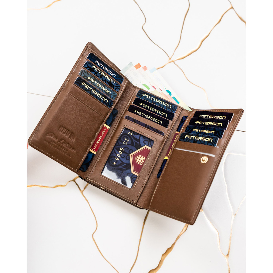 Portfel damski wykonany ze skóry naturalnej i ekologicznej w brązowym kolorze - Peterson