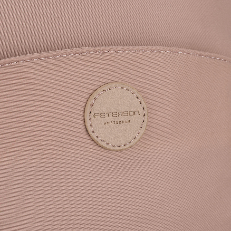 Mały plecaczek damski z nylonu i skóry ekologicznej w różowym kolorze - Peterson