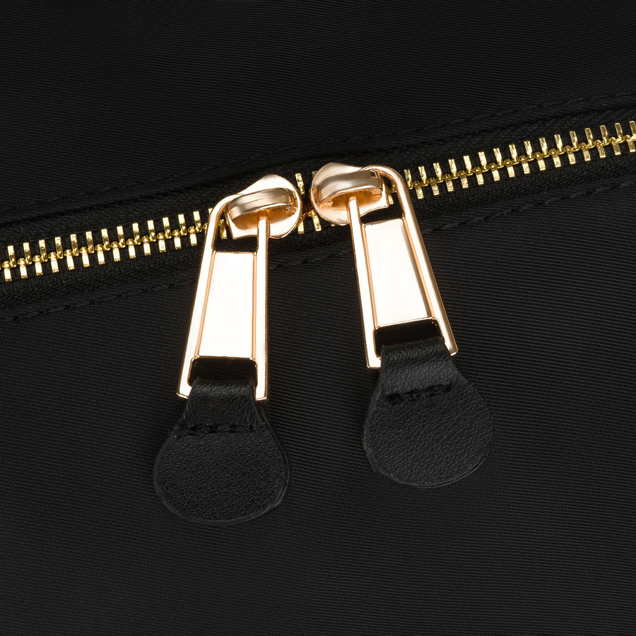 Miejski plecak damski z nylonu i skóry ekologicznej w czarnym kolorze zamykany suwakiem - Peterson