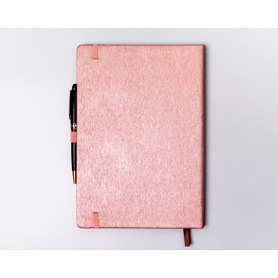 Notes w formacie B5 w różowym kolorze, zadrukowany w kropki i wyposażony w gumkę zamykającą - Peterson