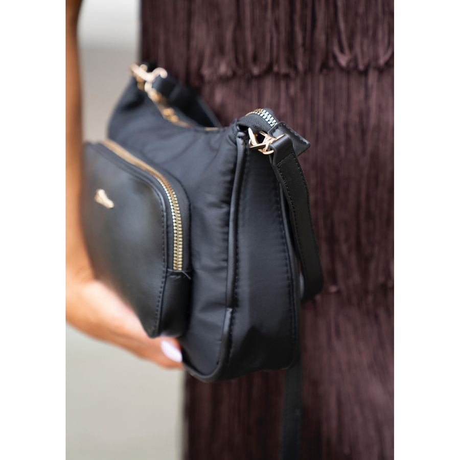 Czarna listonoszka damska z nylonu i skóry ekologicznej zawieszona na uchwytach i dopinanym pasku - Peterson