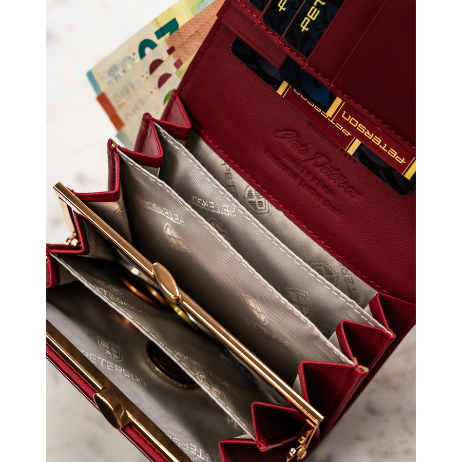 Skórzany lakierowany portfel damski na zatrzask w czerwonym kolorze - Peterson