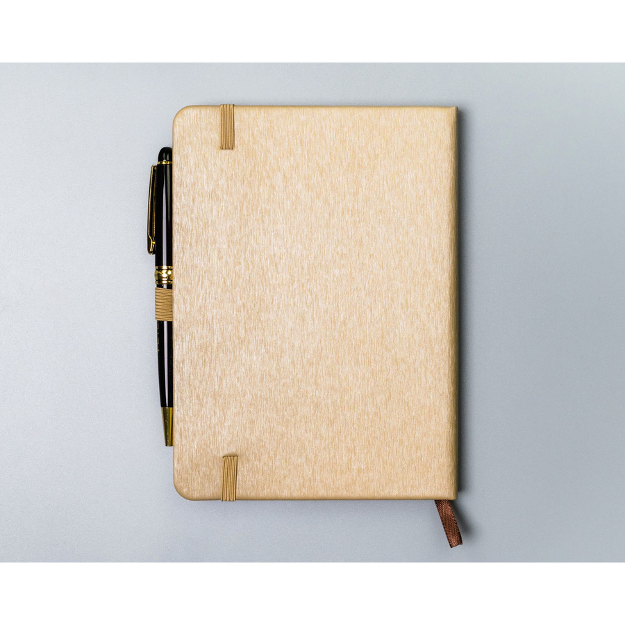 Beżowy notes w formacie B6 zadrukowany w kropki, wyposażony w gumkę zamykającą - Peterson