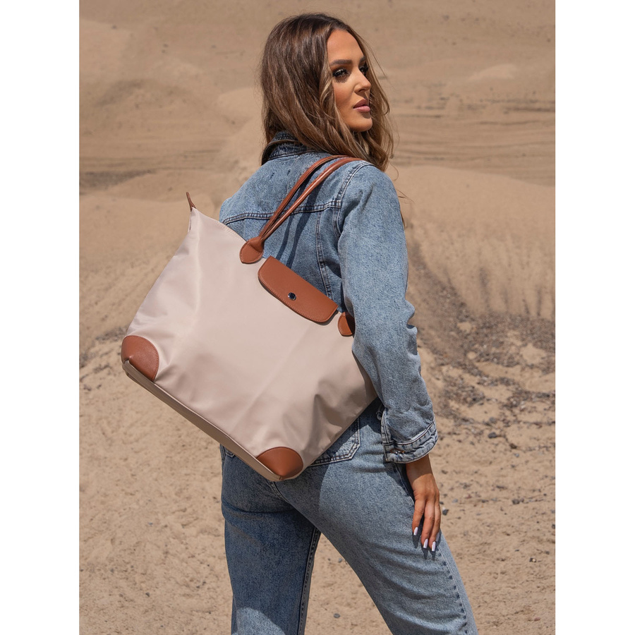 Beżowa shopperka damska wykonana z poliestru, zawieszona na dwóch uchwytach - Peterson