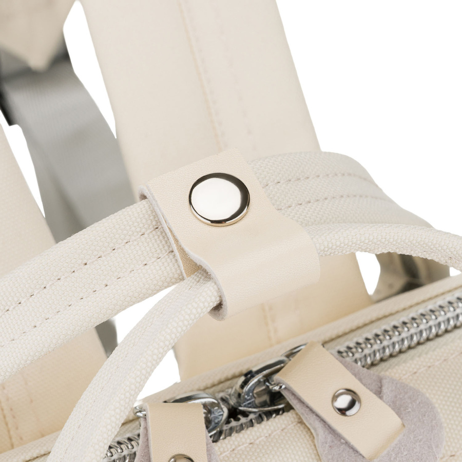 Plecak damski z poliestru w kolorze ecru z miejscem na laptopa i portem USB - Peterson