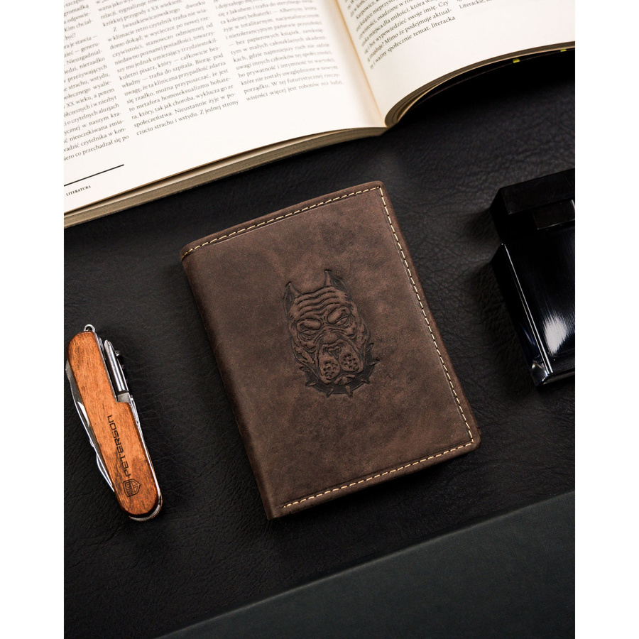 Portfel męski ze skóry naturalnej w brązowym kolorze z tłoczeniem w kształcie głowy psa