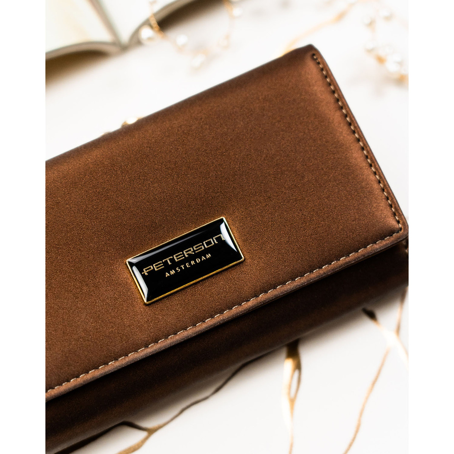 Portfel damski wykonany ze skóry naturalnej i ekologicznej w brązowym kolorze - Peterson